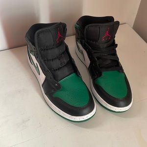 Air Jordan 1 mid gs “black pine green”